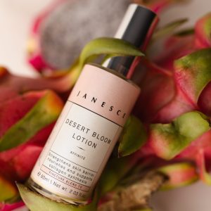 Lightweight velvety organic moisturiser lotion