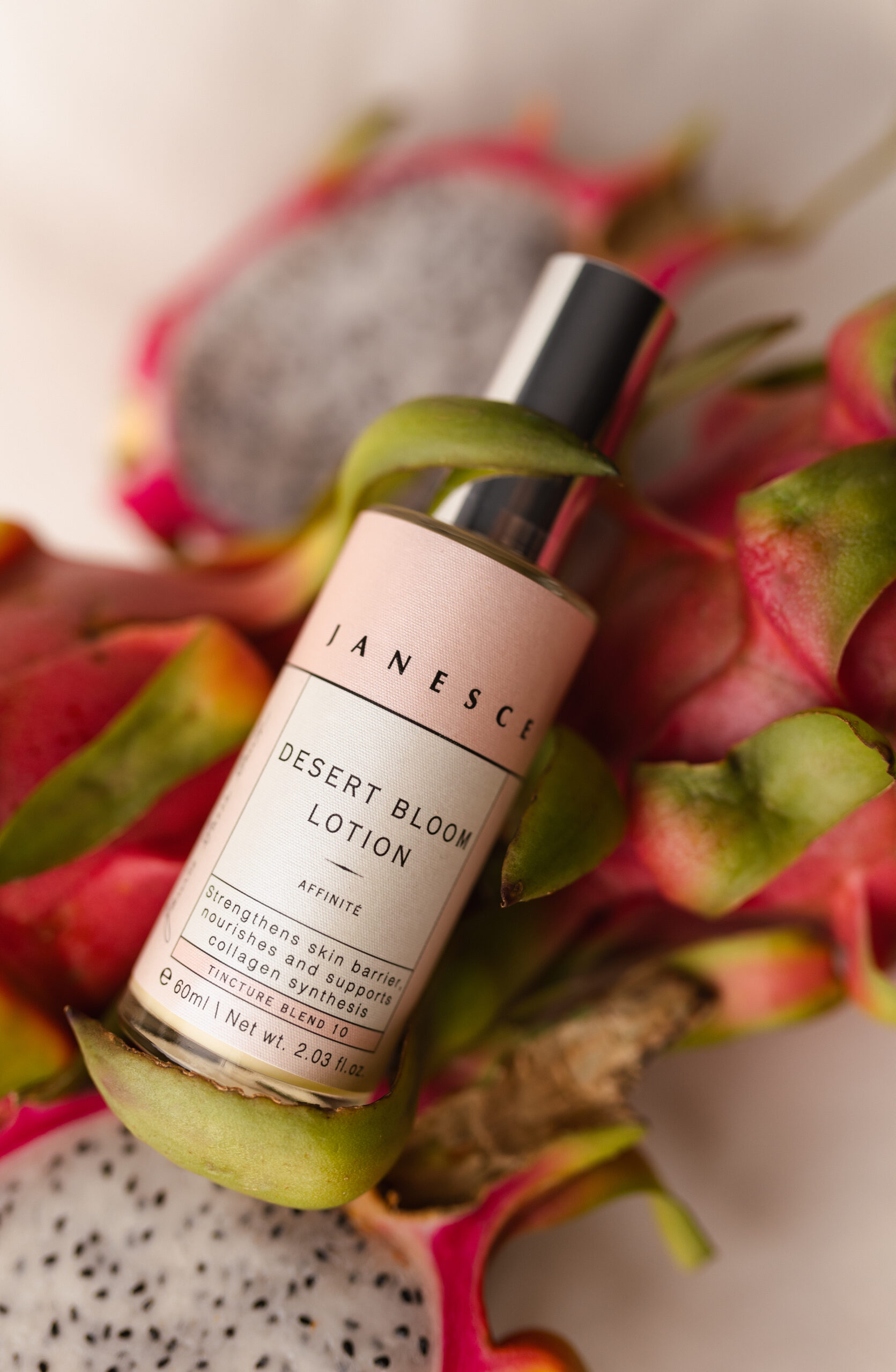 Lightweight velvety organic moisturiser lotion